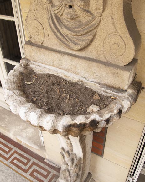 Small 19th century stone wall fountain Small 19th century stone wall fountain-2