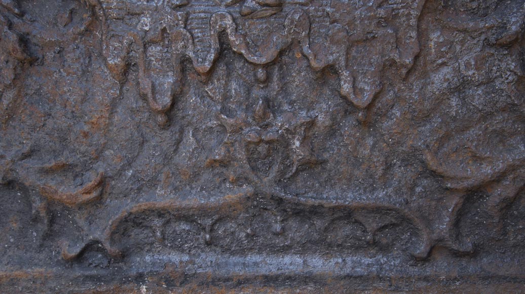 18th century fireback with chinoiserie decoration 18th century fireback with chinoiserie decoration-9