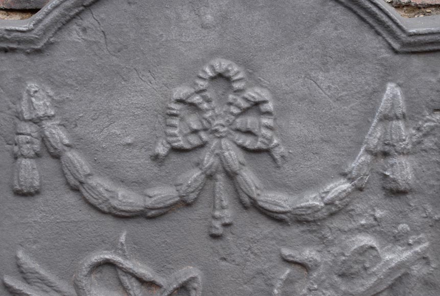 Small Louis XVI style cast iron fireback with a duck and a swann Small Louis XVI style cast iron fireback with a duck and a swann-1