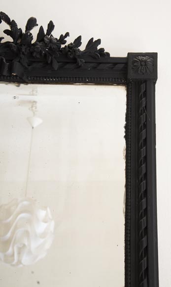 Louis XVI style trumeau carved with a beautiful crown of flowers Louis XVI style trumeau carved with a beautiful crown of flowers-2