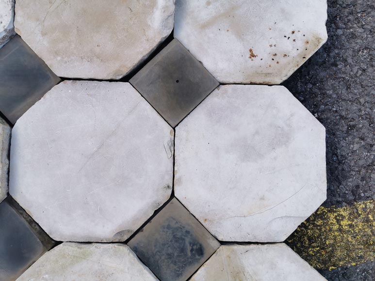 Floor composed of a set of octagonal cabochons in marble stone, around 7,5 m²-4