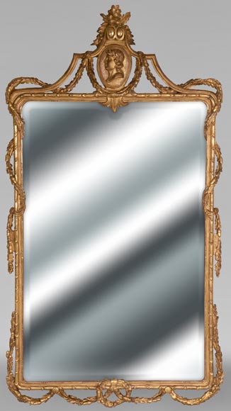 Antique Napoleon III style gilded wood trumeau carved with a profile decoration in a medallion Antique Napoleon III style gilded wood trumeau carved with a profile decoration in a medallion-0