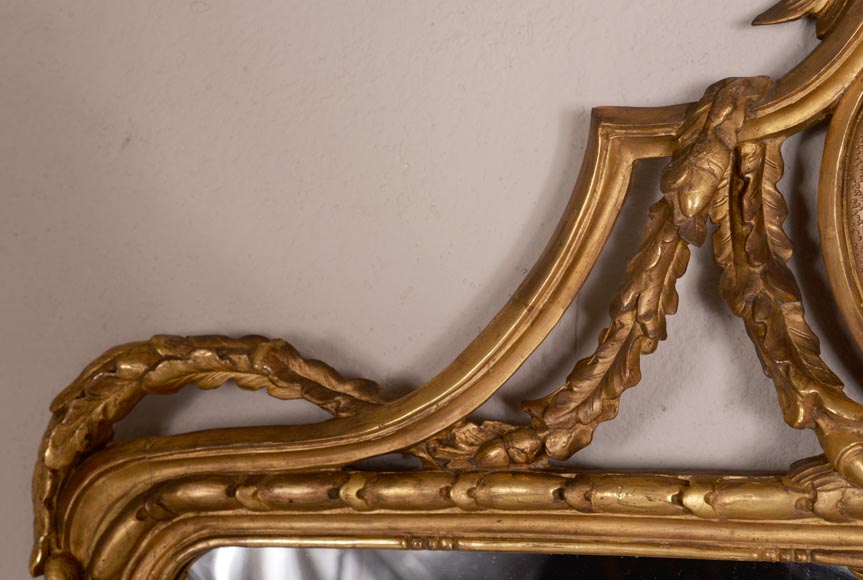 Antique Napoleon III style gilded wood trumeau carved with a profile decoration in a medallion Antique Napoleon III style gilded wood trumeau carved with a profile decoration in a medallion-2