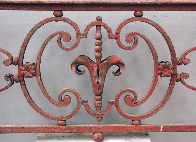Single 18th century iron balcony railing. Single 18th century iron balcony railing.-1