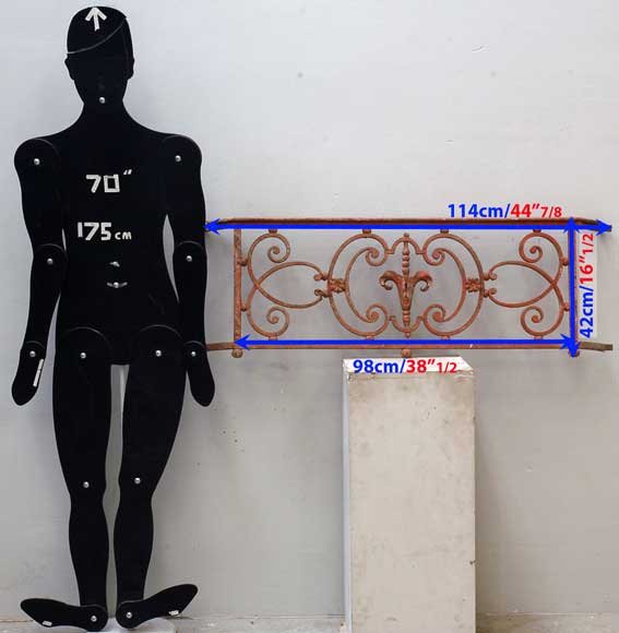 Single 18th century iron balcony railing. Single 18th century iron balcony railing.-5