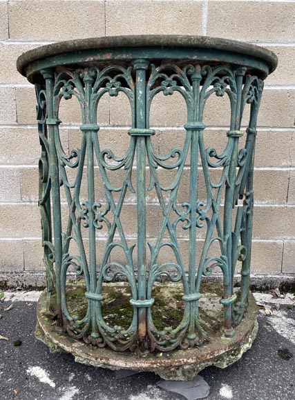 Pair of wrought-iron outdoor side-tables, half-moon shape Pair of wrought-iron outdoor side-tables, half-moon shape-4