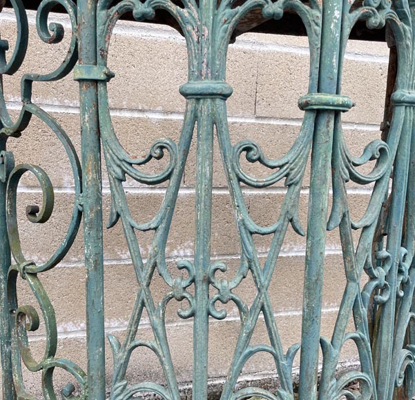 Pair of wrought-iron outdoor side-tables, half-moon shape Pair of wrought-iron outdoor side-tables, half-moon shape-7