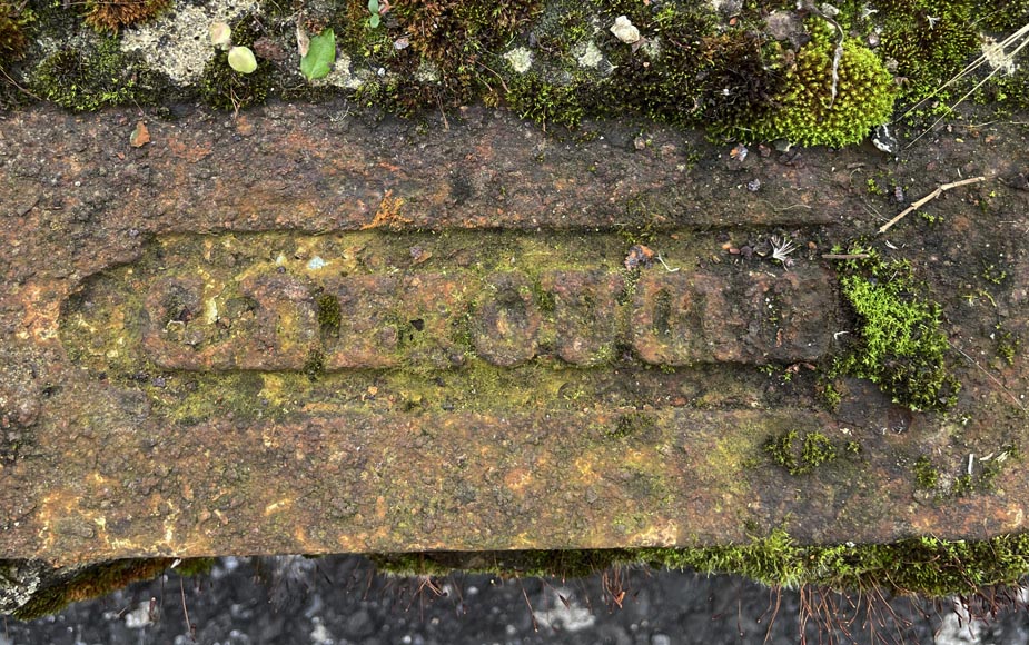 Pair of wrought-iron outdoor side-tables, half-moon shape Pair of wrought-iron outdoor side-tables, half-moon shape-10