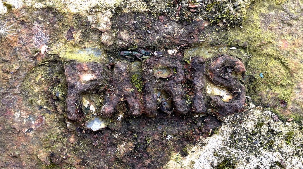 Pair of wrought-iron outdoor side-tables, half-moon shape Pair of wrought-iron outdoor side-tables, half-moon shape-11