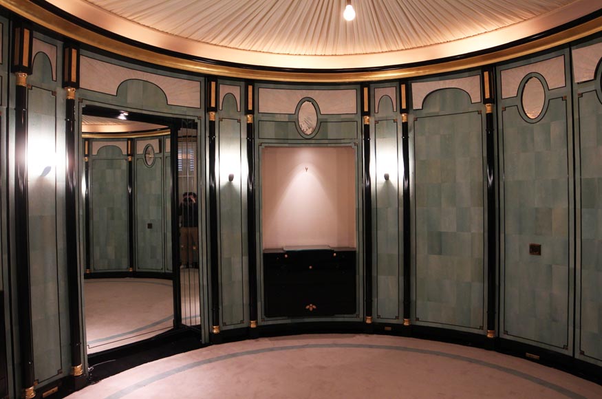 Emilio Terry (1890 -1869) (in the taste of) Round piece with shagreen wallpaper, late 20th century Emilio Terry (1890 -1869) (in the taste of) Round piece with shagreen wallpaper, late 20th century-0