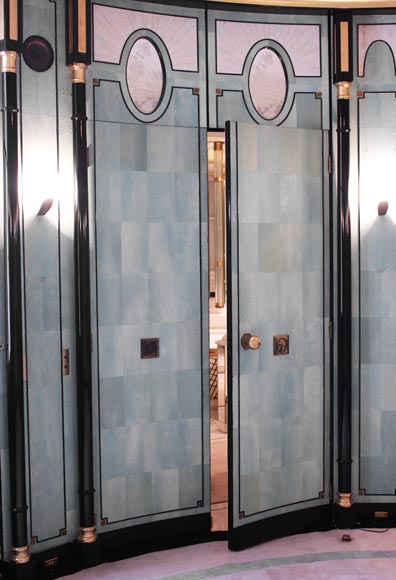 Emilio Terry (1890 -1869) (in the taste of) Round piece with shagreen wallpaper, late 20th century Emilio Terry (1890 -1869) (in the taste of) Round piece with shagreen wallpaper, late 20th century-10