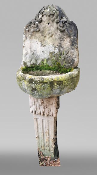 Wall fountain in Saint Maximin stone, end of the 19th century Wall fountain in Saint Maximin stone, end of the 19th century-0