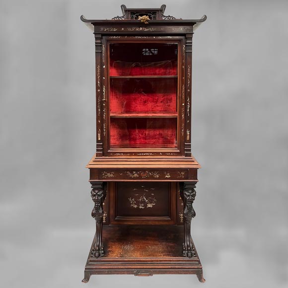 Gabriel VIARDOT, Japanese display case with chimera feet and mother-of-pearl decoration Gabriel VIARDOT, Japanese display case with chimera feet and mother-of-pearl decoration-0