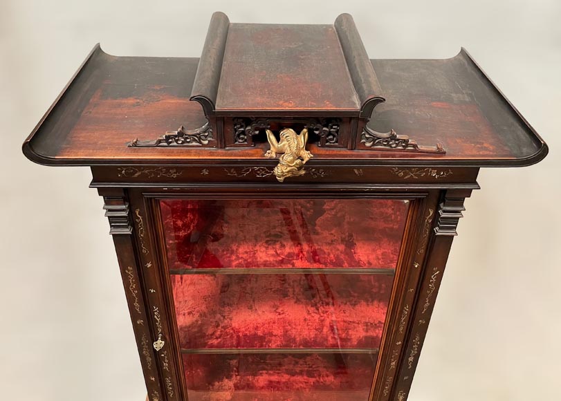 Gabriel VIARDOT, Japanese display case with chimera feet and mother-of-pearl decoration Gabriel VIARDOT, Japanese display case with chimera feet and mother-of-pearl decoration-5