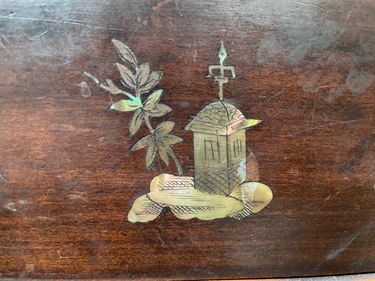 Gabriel VIARDOT, Japanese display case with chimera feet and mother-of-pearl decoration Gabriel VIARDOT, Japanese display case with chimera feet and mother-of-pearl decoration-12