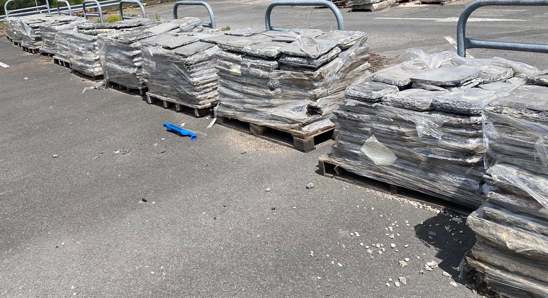 Large 280m² set of black stone tiles from Soignies, 19th century Large 280m² set of black stone tiles from Soignies, 19th century-15