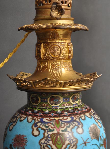 Ferdinand BARBEDIENNE (1810 – 1892) (Attrib.) Pair of cloisonne enameled Chinese lamps Ferdinand BARBEDIENNE (1810 – 1892) (Attrib.) Pair of cloisonne enameled Chinese lamps-1