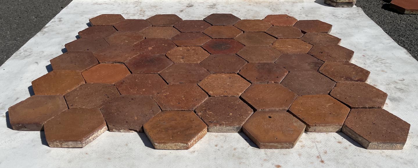 Lot of 5 m² of antique hexagonal terracotta tiles, 19th century Lot of 5 m² of antique hexagonal terracotta tiles, 19th century-1