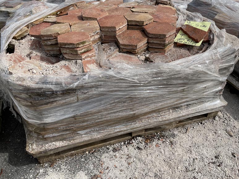 Lot of 16 m² of antique hexagonal terracotta tiles, end of the 18th century  Lot of 16 m² of antique hexagonal terracotta tiles, end of the 18th century-3