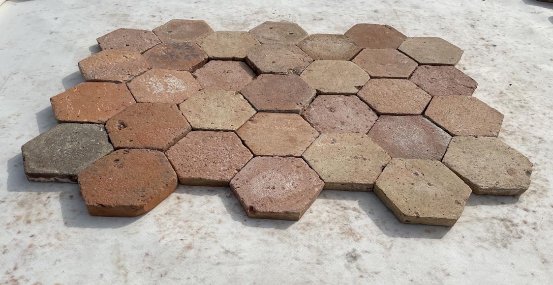 Lot of around 5 m² of antique hexagonal terracotta tiles, 19th century Lot of around 5 m² of antique hexagonal terracotta tiles, 19th century-2