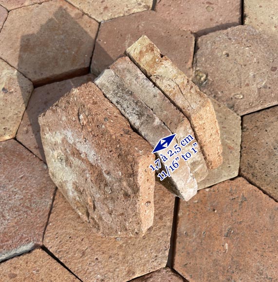 Lot of around 5 m² of antique hexagonal terracotta tiles, 19th century Lot of around 5 m² of antique hexagonal terracotta tiles, 19th century-3