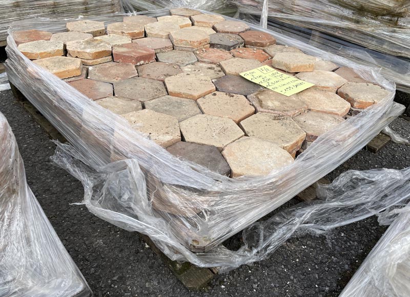 Lot of around 5 m² of antique hexagonal terracotta tiles, 19th century Lot of around 5 m² of antique hexagonal terracotta tiles, 19th century-5