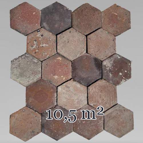 Lot of 10.5 m² of antique hexagonal terracotta tiles, 19th century