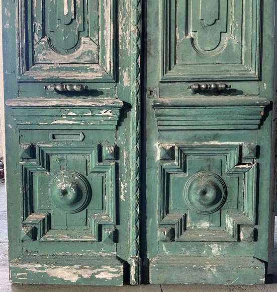 Large double door in wood painted in green and pediment, 20th century Large double door in wood painted in green and pediment, 20th century-2