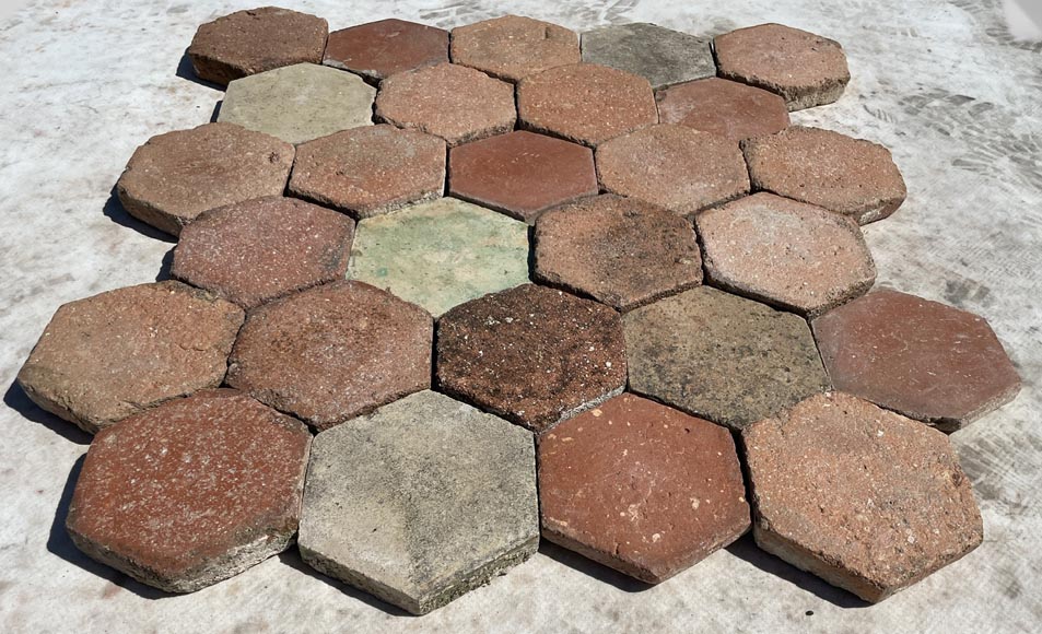 Lot of 4.5 m² of antique hexagonal terracotta tiles, 19th century Lot of 4.5 m² of antique hexagonal terracotta tiles, 19th century-1