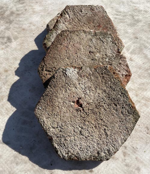 Batch of 2.4 m² of small antique hexagonal terracotta tiles, 19th century Batch of 2.4 m² of small antique hexagonal terracotta tiles, 19th century-2