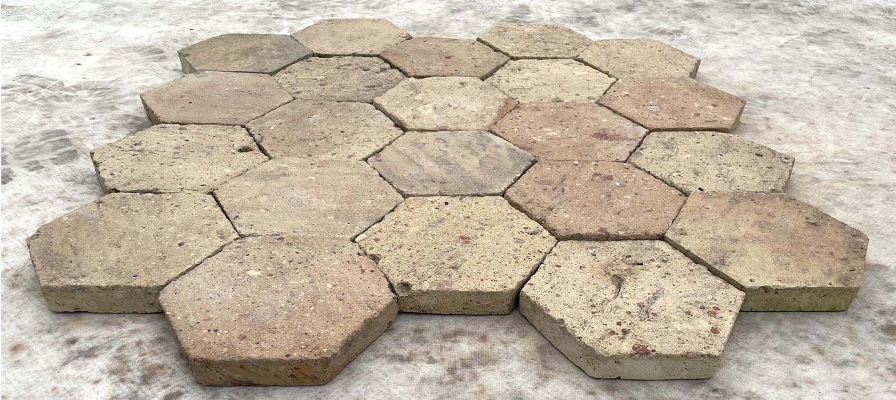 Lot of 3.5 m² of antique hexagonal terracotta tiles, 19th century Lot of 3.5 m² of antique hexagonal terracotta tiles, 19th century-1