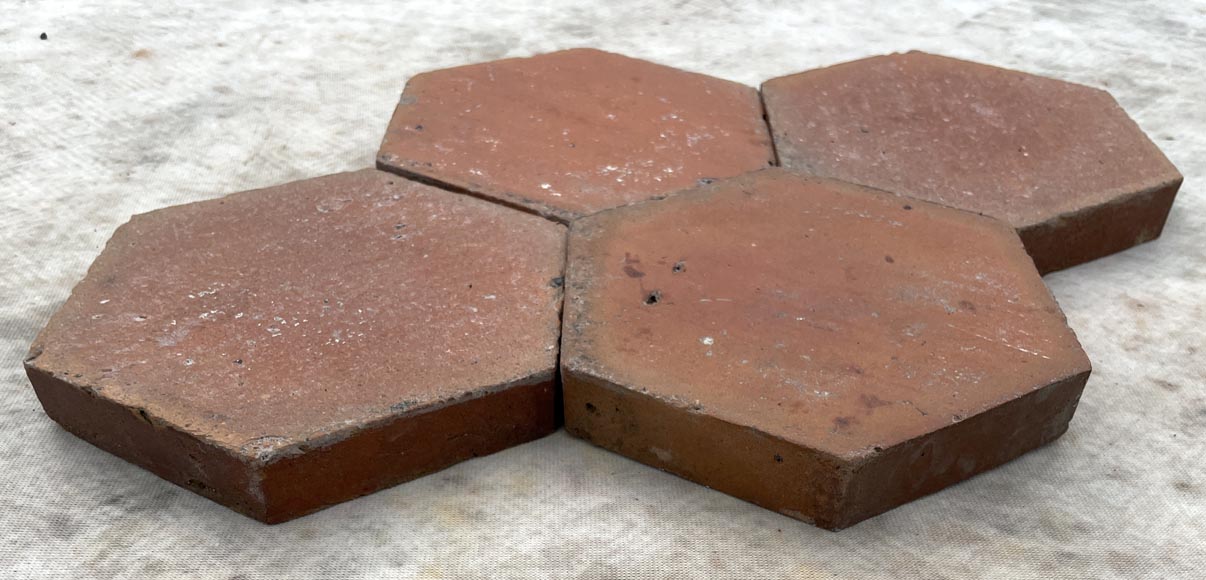 Lot of 1.4 m² of antique hexagonal terracotta tiles, 19th century Lot of 1.4 m² of antique hexagonal terracotta tiles, 19th century-1