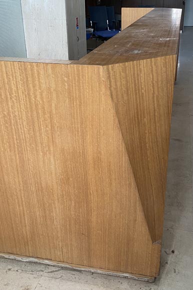 Important reception counter covering of veneer, second half of the 20th century Important reception counter covering of veneer, second half of the 20th century-1