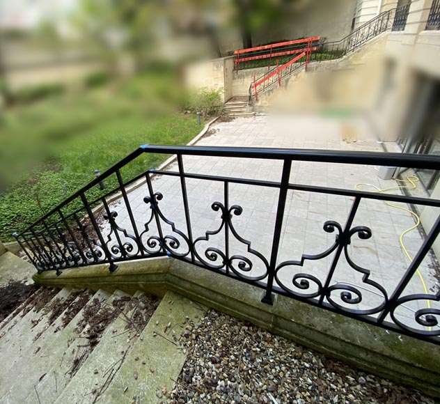 Lot of cast iron guardrails for monumental stairs, end of 19th century Lot of cast iron guardrails for monumental stairs, end of 19th century-7