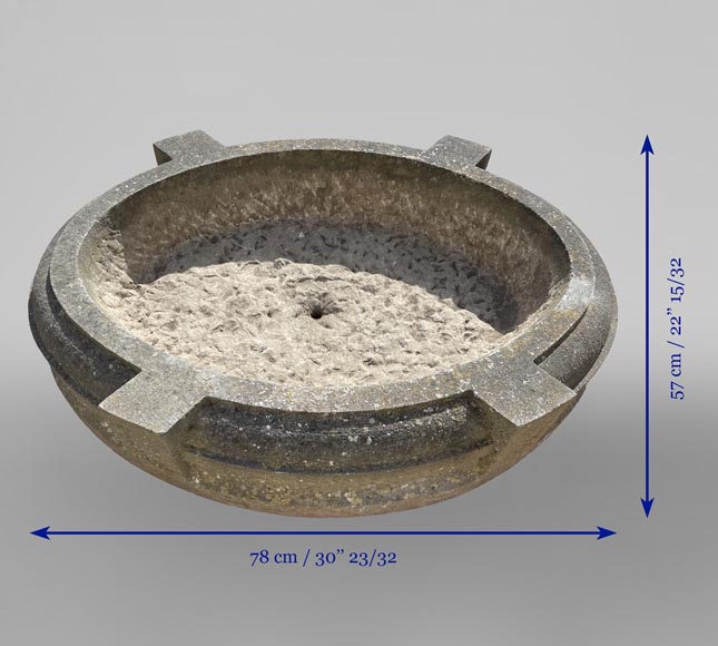 Round stone planter adorned with four projections Round stone planter adorned with four projections-5