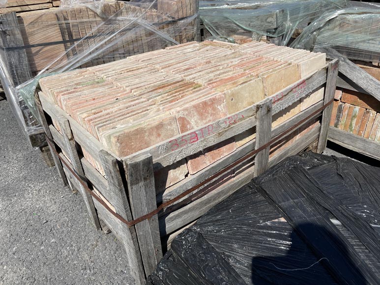 Set of around 17 m² of terracotta floor tiles in square shape Set of around 17 m² of terracotta floor tiles in square shape-4