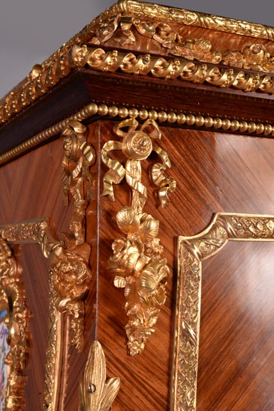 Exceptional Napoleon III chest in mahogany and rosewood inlay, gilt bronze and Sèvre porcelaine slabs.  Exceptional Napoleon III chest in mahogany and rosewood inlay, gilt bronze and Sèvre porcelaine slabs. -7
