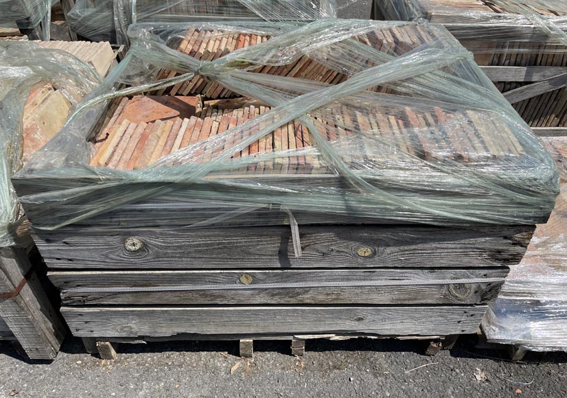 Set of around 25 m² of terracotta floor tiles in square shape Set of around 25 m² of terracotta floor tiles in square shape-5