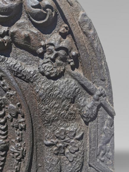 Beautiful antique fireback with Albert de Luynes's coat of arms, 17th century Beautiful antique fireback with Albert de Luynes's coat of arms, 17th century-4