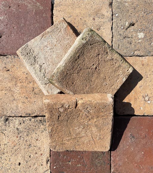 Batch of around 8,5 m² of terracotta floor tiles in square shape Batch of around 8,5 m² of terracotta floor tiles in square shape-2