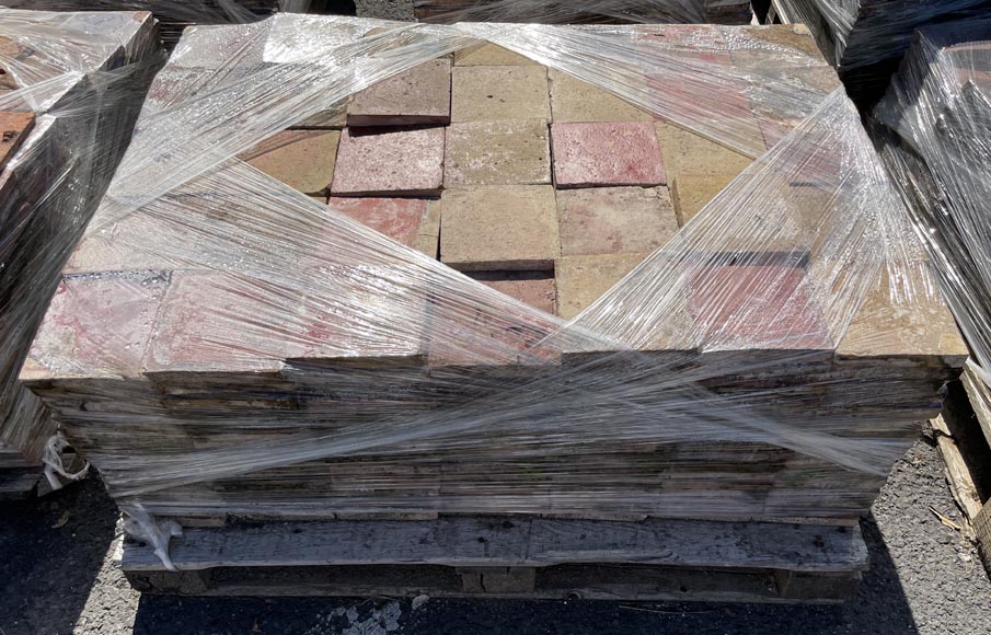 Set of around 15 m² of terracotta floor tiles in square shape, 19th century Set of around 15 m² of terracotta floor tiles in square shape, 19th century-5