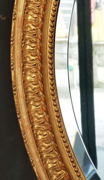 Louis XVI oval mirror in gilt wood with a vase and flowers Louis XVI oval mirror in gilt wood with a vase and flowers-3