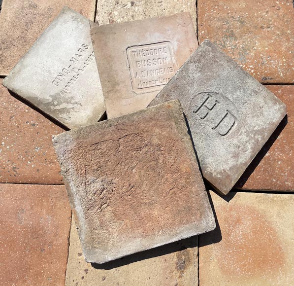 Batch of around 6,5 m² of terracotta floor tiles in square shape Batch of around 6,5 m² of terracotta floor tiles in square shape-2