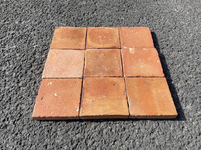 Batch of around 4,5 m² of terracotta floor tiles in square shape  Batch of around 4,5 m² of terracotta floor tiles in square shape-1