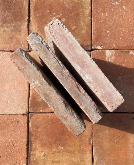 Batch of around 4,5 m² of terracotta floor tiles in square shape  Batch of around 4,5 m² of terracotta floor tiles in square shape-3
