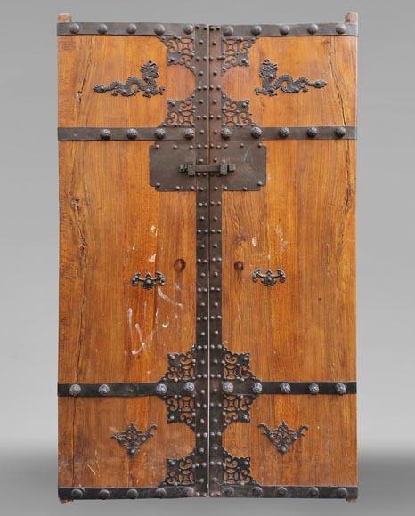 Important Chinese oak double door with dragons, circa 1950 Important Chinese oak double door with dragons, circa 1950-0