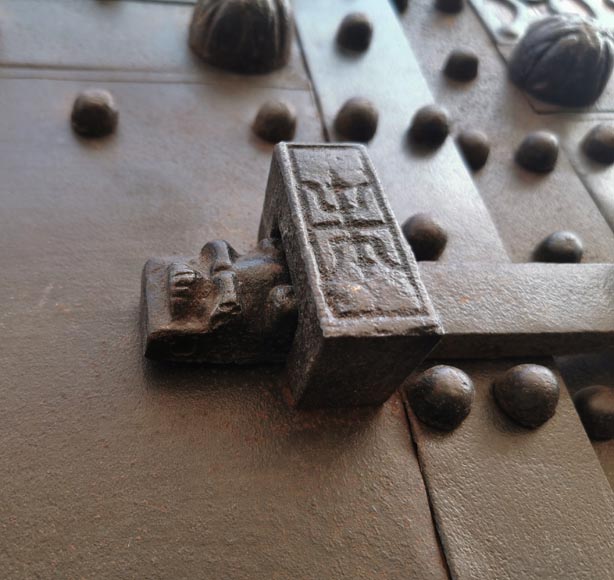 Important Chinese oak double door with dragons, circa 1950 Important Chinese oak double door with dragons, circa 1950-8