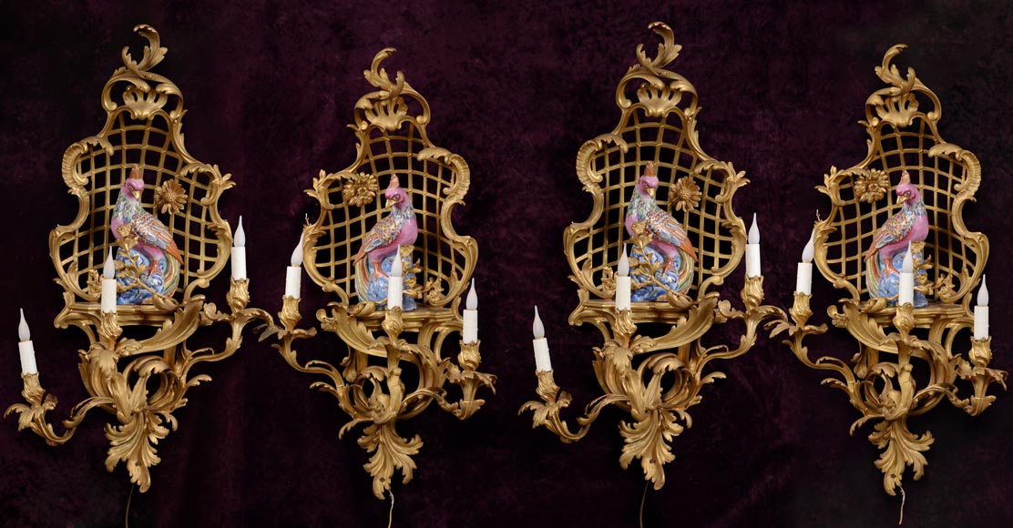 Manufacture Samson for L'Escalier de Cristal, Series of four Louis XVI style wall lights with parrots, after 1885 Manufacture Samson for L'Escalier de Cristal, Series of four Louis XVI style wall lights with parrots, after 1885-0