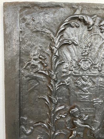 Antique fireback décorated with putti and a cannon, 19th century Antique fireback décorated with putti and a cannon, 19th century-2