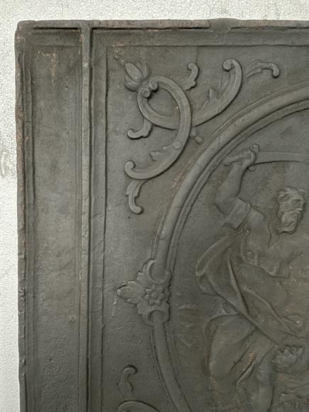 Beautiful cast iron fireback  Beautiful cast iron fireback